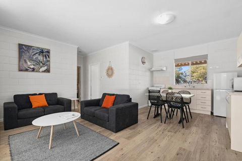 Riversands Rest Accommodation Paringa - Tea Tree Cottage - Holiday Sunshine Coast 1