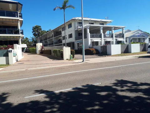Residential Two-bedroom Unit On The Strand, Self-check In, Wi-fi - Holiday Sunshine Coast 3