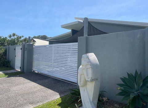 Relax At Trinity Beach Getaway, Blue Lagoon, Trinity Beach - Sunshine Coast Tourism 1