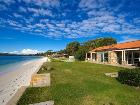 Salamander Beach Front - Holiday Sunshine Coast 0