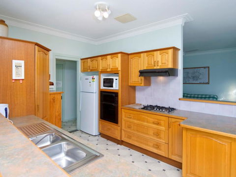 Salamander Beach Front - Holiday Sunshine Coast 3
