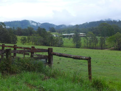 Rural Ambience With Netflix - Sunshine Coast Tourism 0