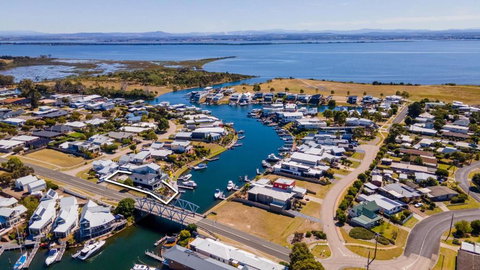 Riviera View - Holiday Sunshine Coast 1