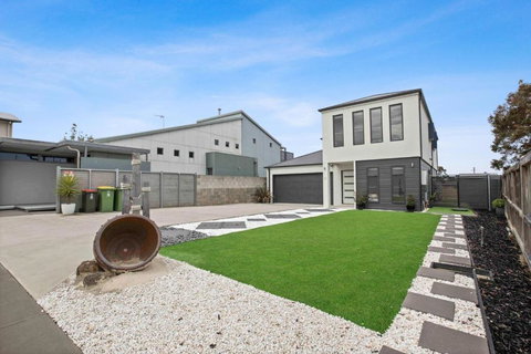 Riviera View - Holiday Sunshine Coast 2