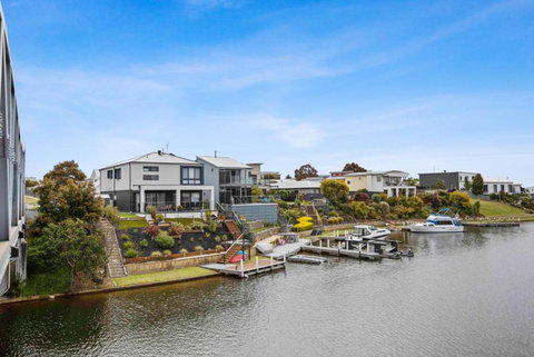 Riviera View - Holiday Sunshine Coast 3