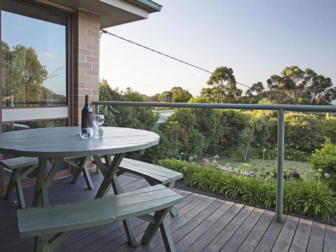 Roanjoka Dromana - Holiday Sunshine Coast 0