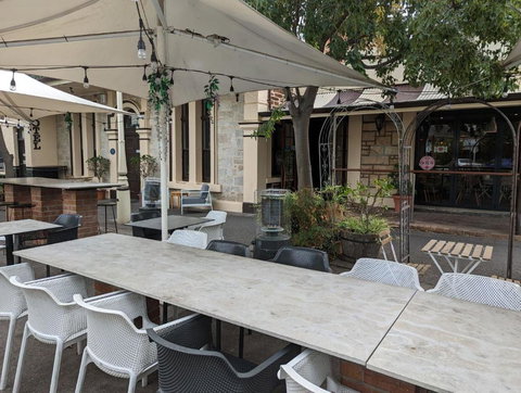 Rob Roy Room 1 - Sunshine Coast Tourism 1