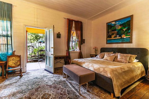 Robbie Burns Hotel Wyndham - Sunshine Coast Tourism 0