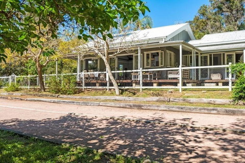 Rock Davis Luxury Beachouse - 100mtrs To Beach - Holiday Sunshine Coast 3