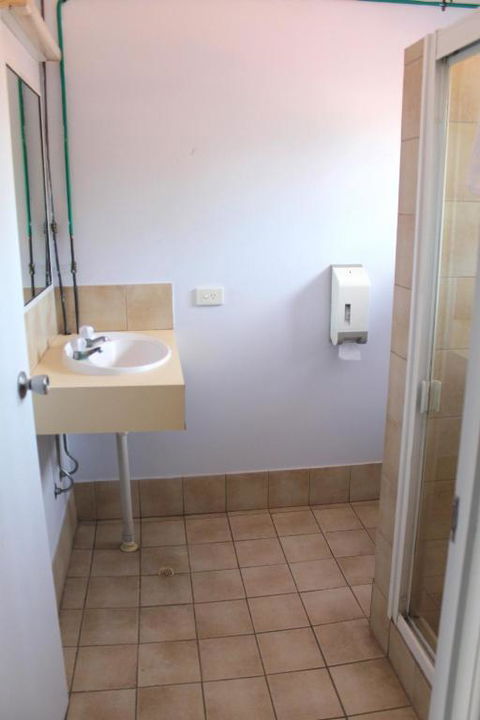 Rocky Glen Hotel Motel Gladstone - Holiday Sunshine Coast 2