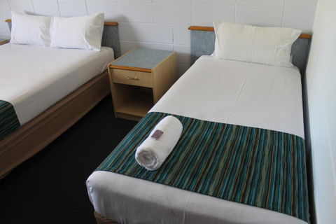Rocky Glen Hotel Motel Gladstone - Holiday Sunshine Coast 3