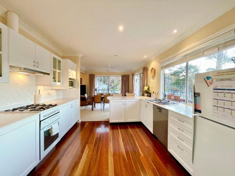 Rocky Mountain Cottage - Holiday Sunshine Coast 2