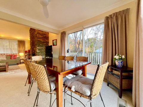 Rocky Mountain Cottage - Holiday Sunshine Coast 3