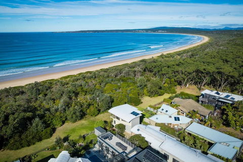 Rolling Waves 3 - Beach Access & Pet Friendly! - Sunshine Coast Tourism 0