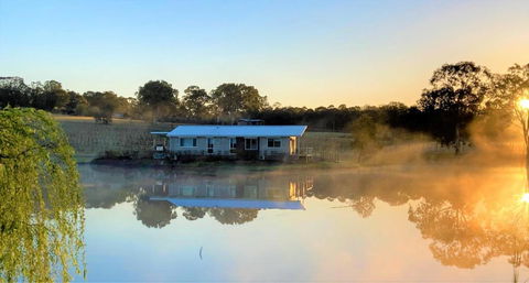 Romantic Lakehouse Set In A Private Vineyard In The Hunter Valley - Holiday Sunshine Coast 1