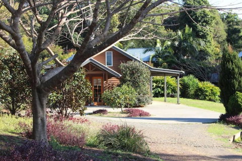 Romantic Lakeview Cottage - Sunshine Coast Tourism 0