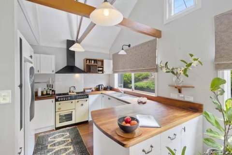 Romantic Lakeview Cottage - Sunshine Coast Tourism 2