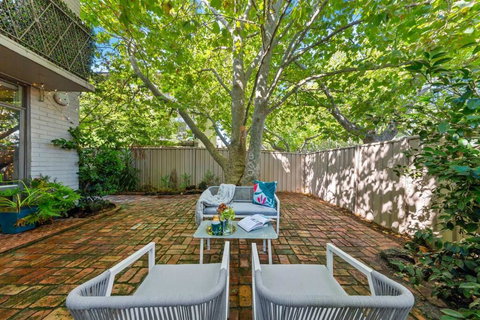 Romantic Retreat With Garden - Sunshine Coast Tourism 1