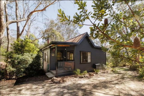 Romantic Tricklebeck Spa Cottage - Holiday Sunshine Coast 0