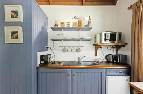 Romantic Tricklebeck Spa Cottage - Holiday Sunshine Coast 2