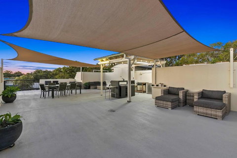 Rooftop Island Sunsets - Holiday Sunshine Coast 0