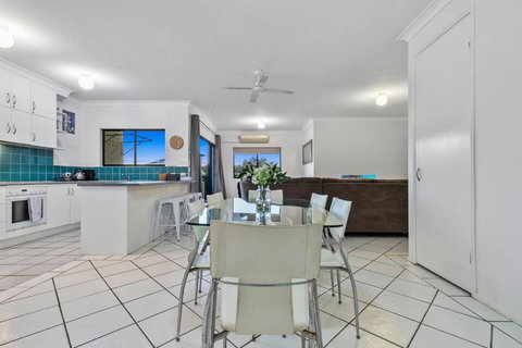 Rooftop Island Sunsets - Holiday Sunshine Coast 3