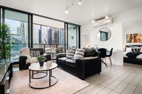 Rooftop Pool 2BR Apartment At Marvel Stadium With Free Parking - Holiday Sunshine Coast 0