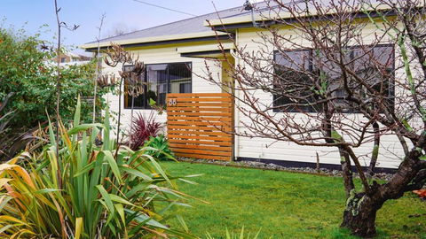 Room @ 88 - Sunshine Coast Tourism 0