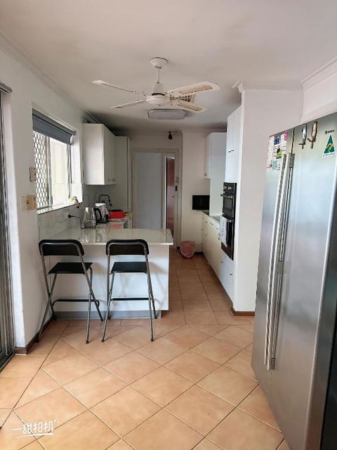 Room Near Airport CBD - Sunshine Coast Tourism 3