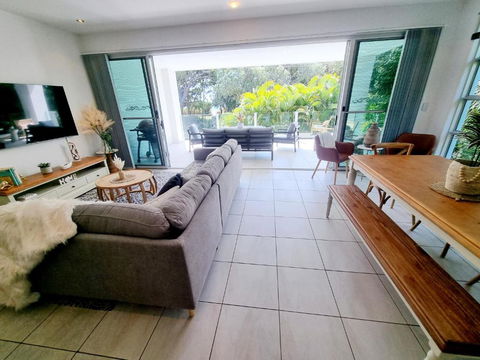Rosalynda- Luxury Beachfront 3 BR Townhouse - Holiday Sunshine Coast 3