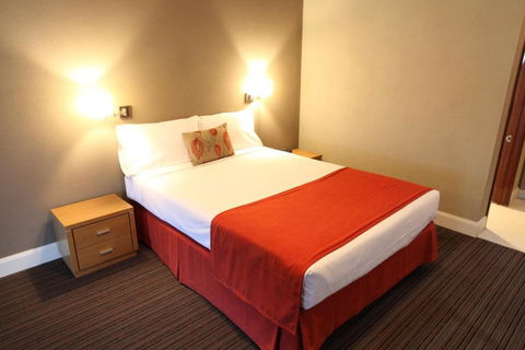 Rose & Crown Hotel - Sunshine Coast Tourism 2