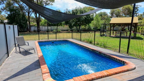 Rose City Motor Inn - Sunshine Coast Tourism 2