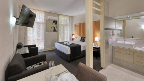 Rose City Motor Inn - Sunshine Coast Tourism 1