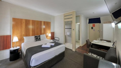 Rose City Motor Inn - Sunshine Coast Tourism 3