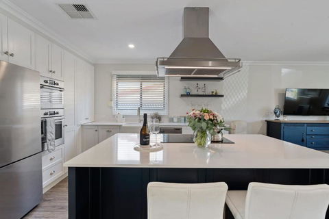 Rose Cottage 3B Hutchinson St Goolwa - Linen Included - Sunshine Coast Tourism 0
