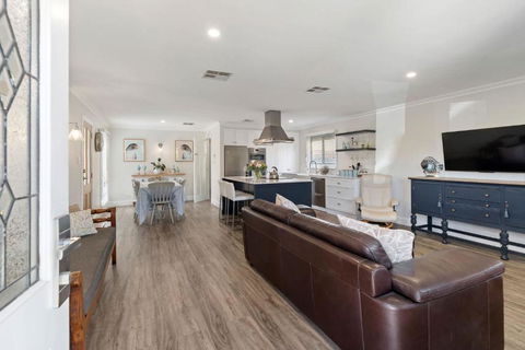 Rose Cottage 3B Hutchinson St Goolwa - Linen Included - Sunshine Coast Tourism 2