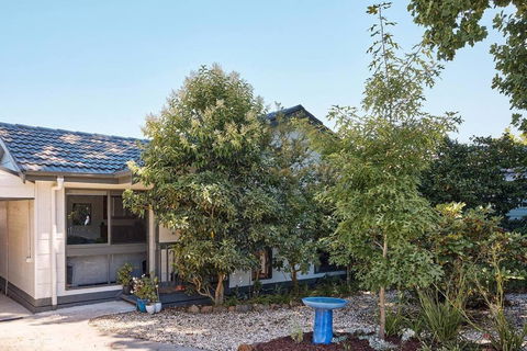 Rose Cottage - Right In Town - Sunshine Coast Tourism 1