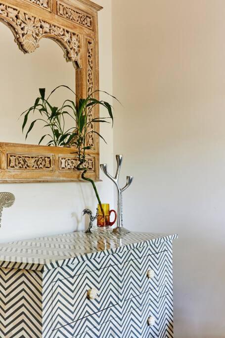 Rose Cottage - Right In Town - Sunshine Coast Tourism 2