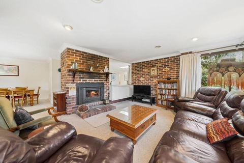 Rosella Retreat - Sunshine Coast Tourism 0