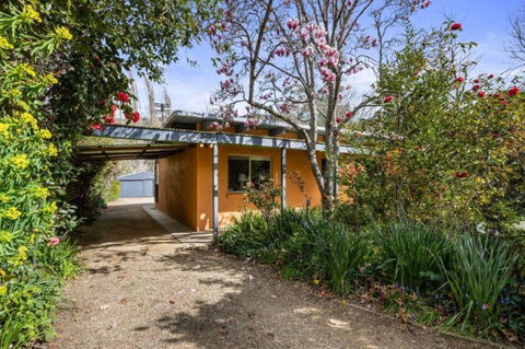 Roses On The River - An Absolute River Frontage Cottage - Sunshine Coast Tourism 1