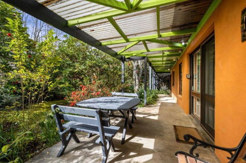Roses On The River - An Absolute River Frontage Cottage - Sunshine Coast Tourism 2