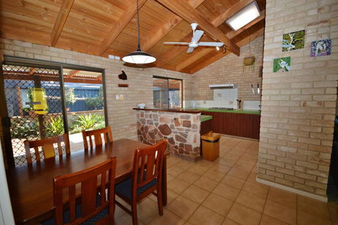Rossys Retreat - Kalbarri WA - Holiday Sunshine Coast 3
