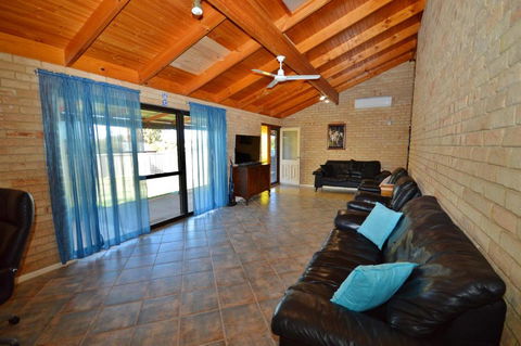Rossys Retreat - Kalbarri WA - Holiday Sunshine Coast 0