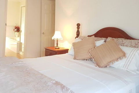 Roxy - A Spacious Cosy Getaway - Near Mel Airport - Sunshine Coast Tourism 0