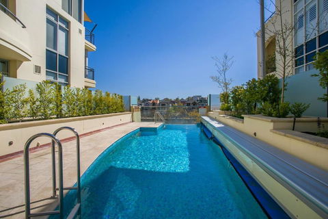 ROYA6320 - Royal Respite - Sunshine Coast Tourism 0