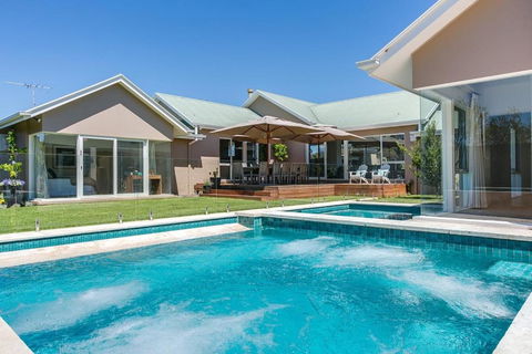 Royadie Resort - Pool Spa Tennis 500m To Beach - Sunshine Coast Tourism 0