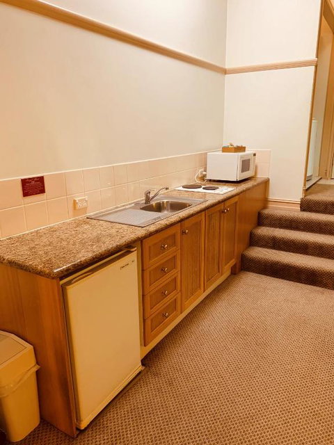 Royal Albert Hotel - Holiday Sunshine Coast 3