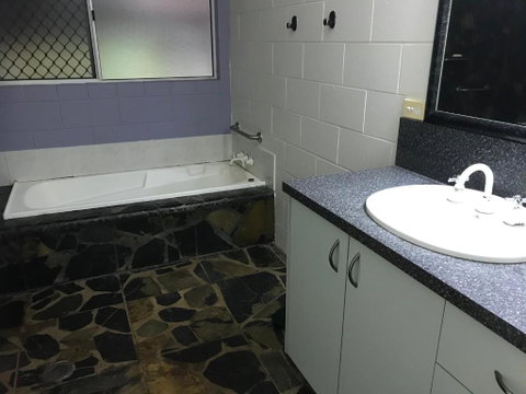 Royal Palm Cottage, Entire Two Bedroom 2 Bathroom House With Pool - Sunshine Coast Tourism 3