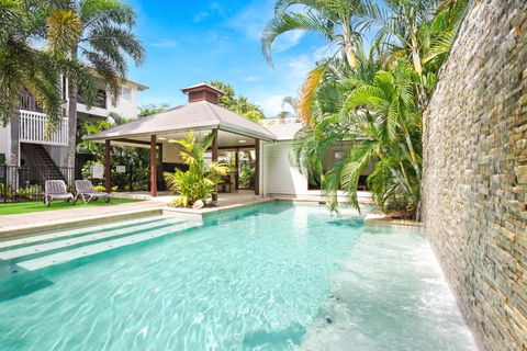 Royal Pavillions City Escape - Holiday Sunshine Coast 0