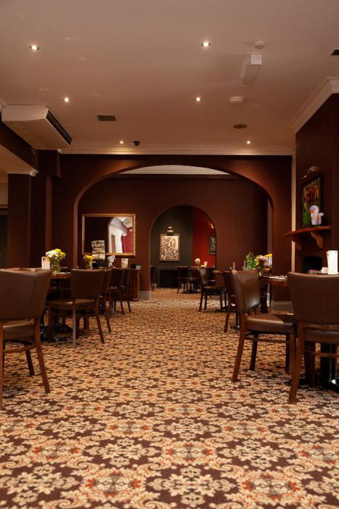 Royal Hotel Singleton - Sunshine Coast Tourism 1